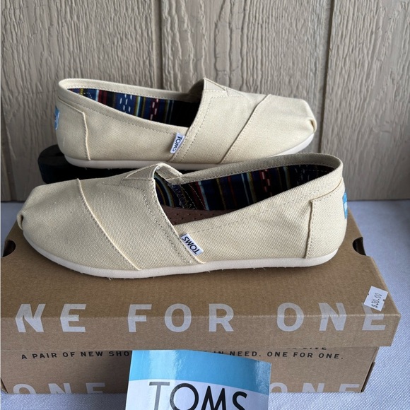 TOMS Cream Flats with Signature Elastic V-Insert - Picture 2 of 12
